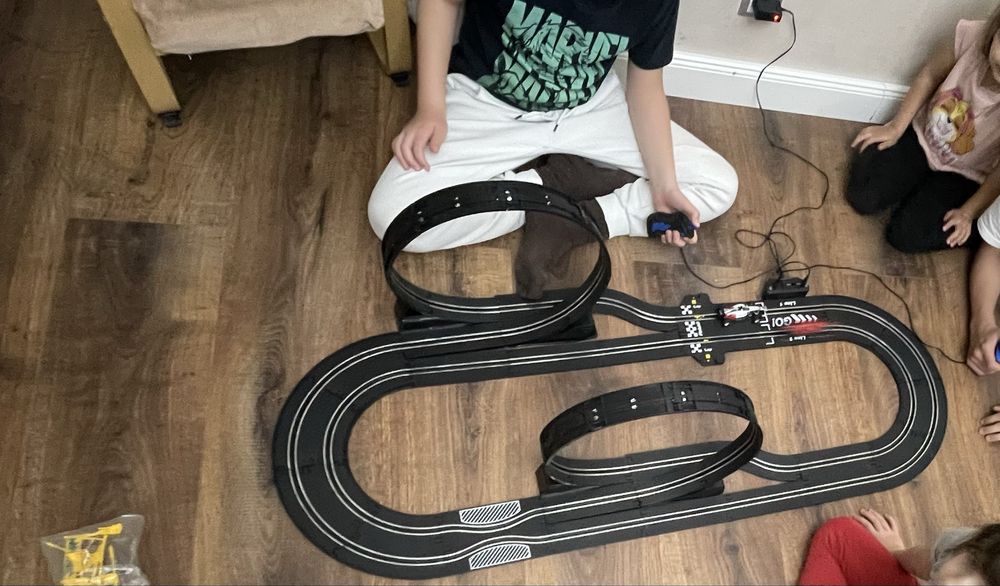 Vand pista masinute electrice cu telecomanda