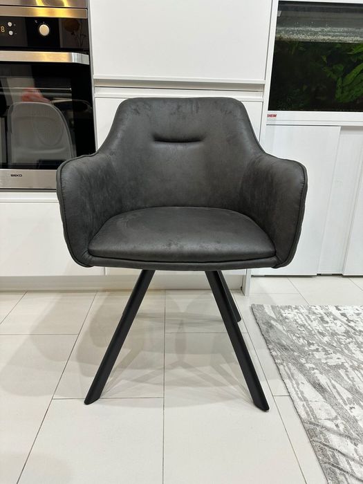 Трапезен стол с подлакътници