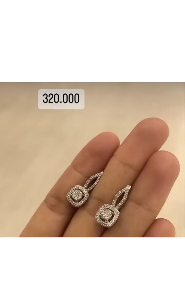Серьги золотые с бриллиантом