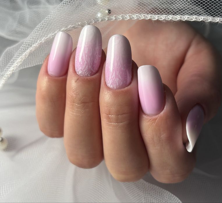 Realizez manichiura cu gel, semipermanenta, pedichiura