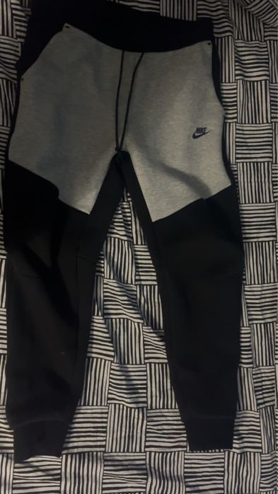 Черно-сив tech fleece