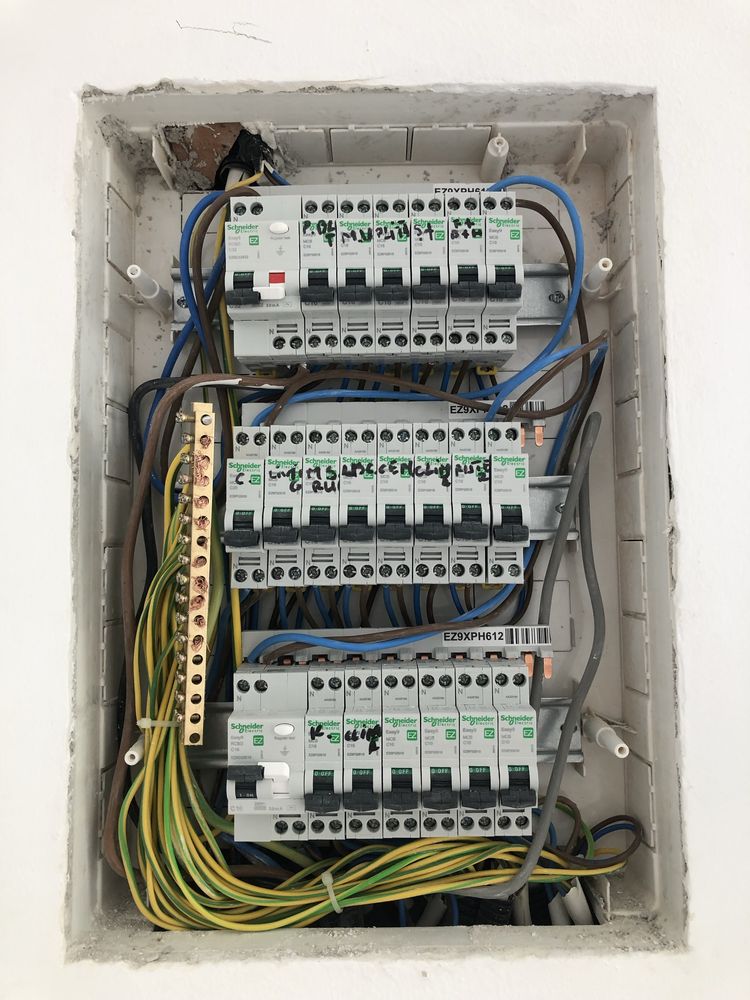 Electrician autorizat Non-Stop, intervenții