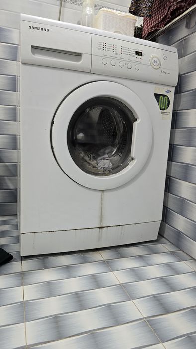 Кир ювадиган мошина ишлаб турипти