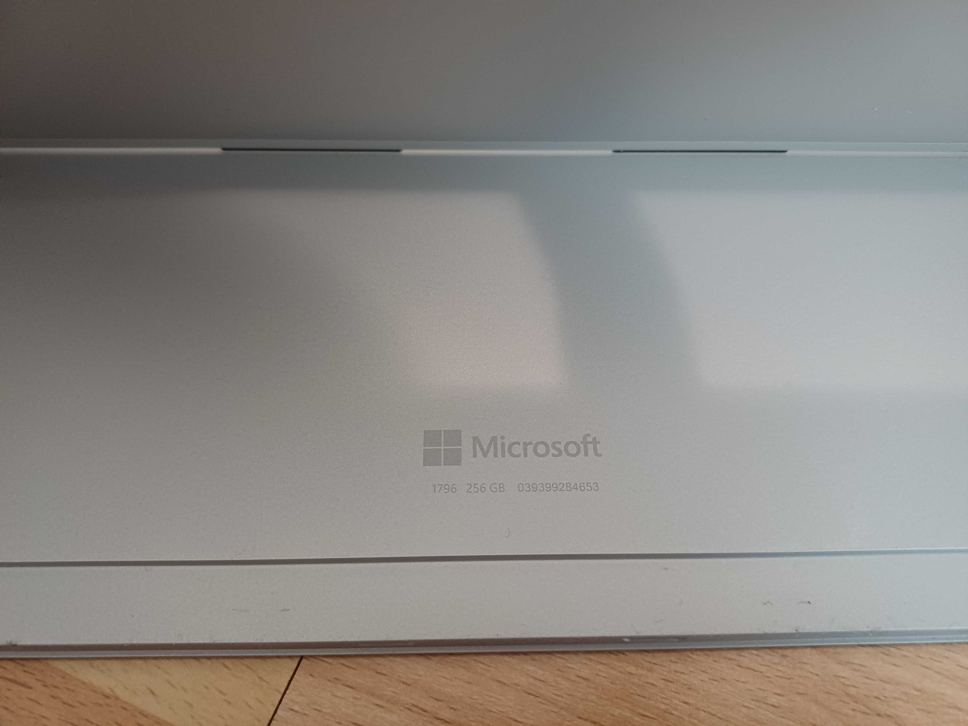 Microsoft Surface Pro 5 | 256GB | 8GB RAM | i5-73000 CPU