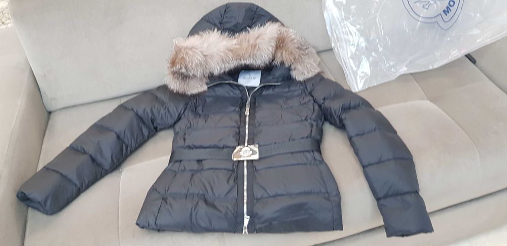 Geaca model Tatie  M o n c l e r/ puf de gasca /blana  de vulpe!