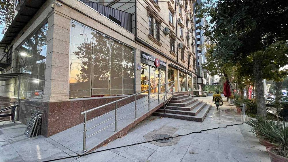 ор-р Бадамзар, кафе «Сардоба»
1 этаж + цоколь
Площадь: 700 м²