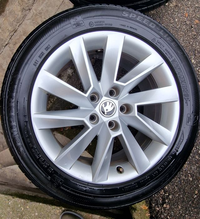 Vind 4 anvelope vara 215/55/17 Semperit