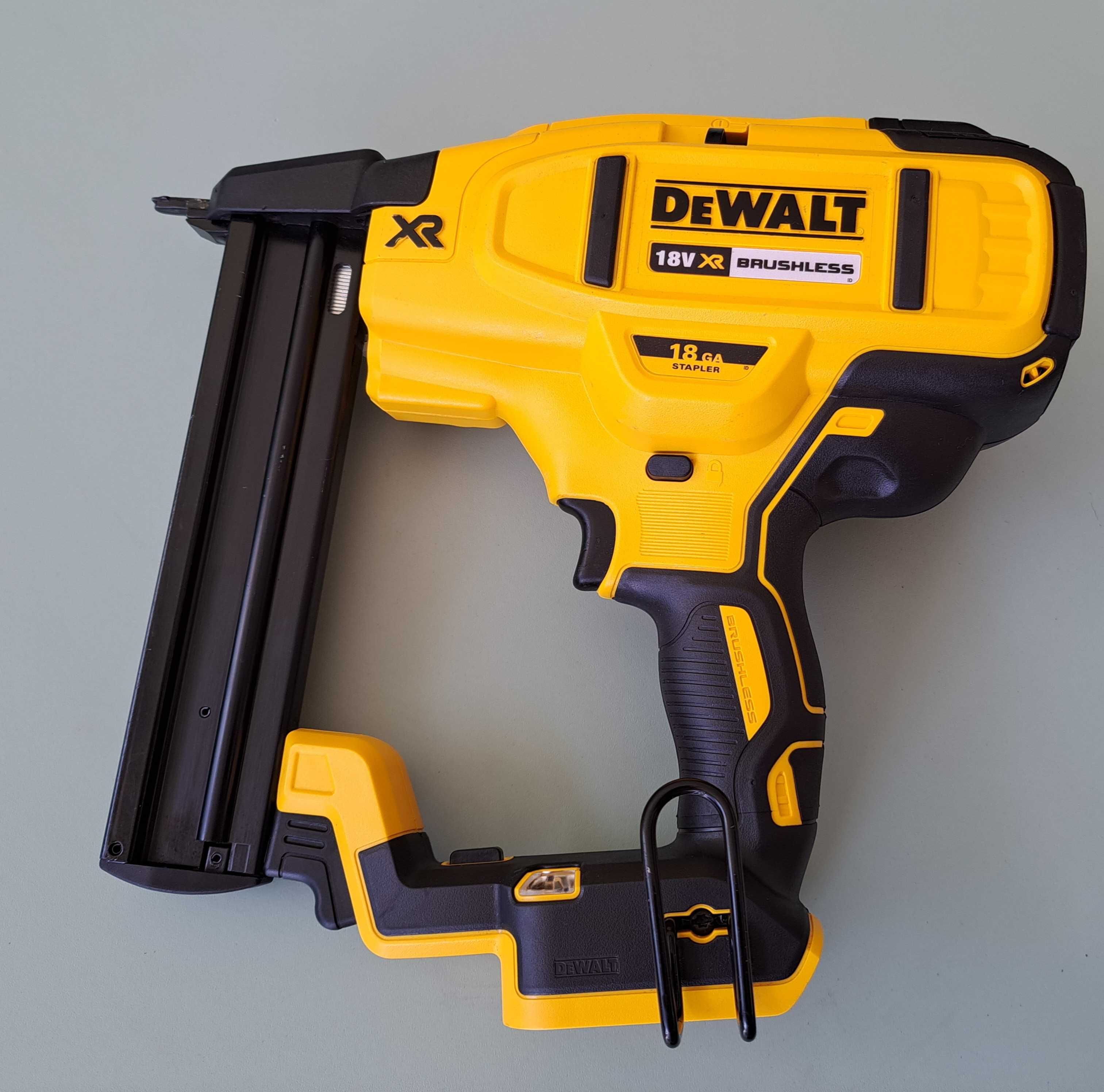 Такер на  DeWalt DCN 681 ,без батерия, 2022 г.