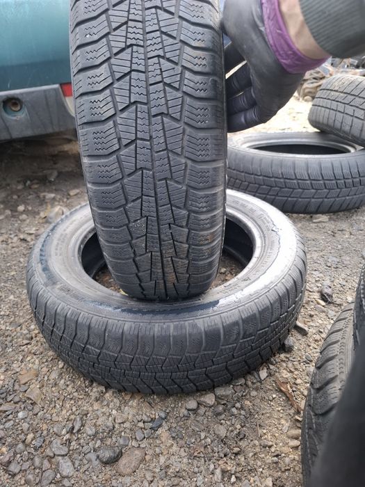Vand 2 sau 4 anvelope 185 60 14 de iarna
