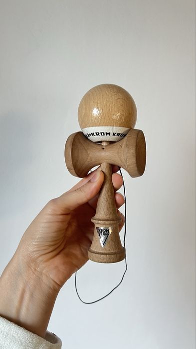 Kendama Krom Pop lol sticky naked