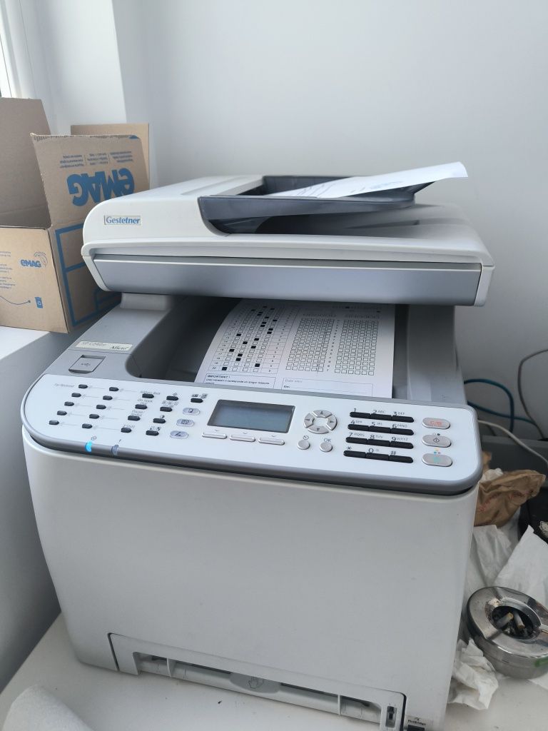 Imprimanta laser cu scanner color