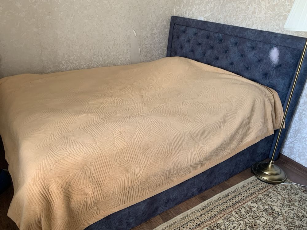 Кровать без матраса