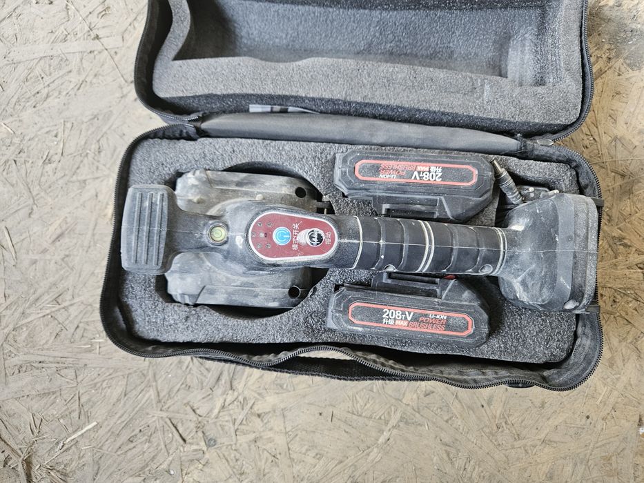 Вибромолоток с присоской для кафеля и керамогранита