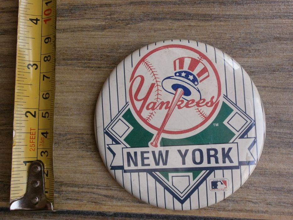 Много Рядка Значка от 80те на New York Yankees Baseball USA