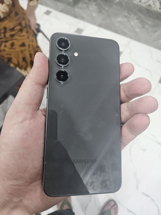 Samsung  s 24 fe