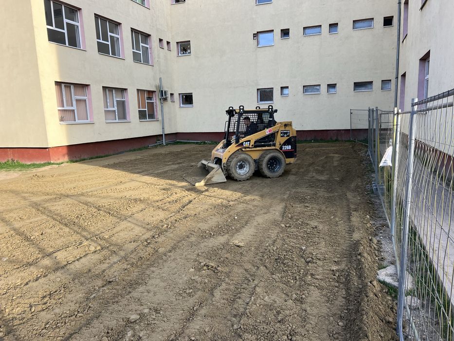 Închiriez utilaje : Bobcat,Miniexcavator, Buldoexcavator , Compactor!