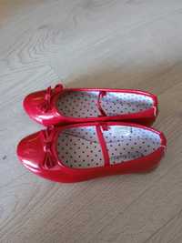 Детски червени лачени обувки