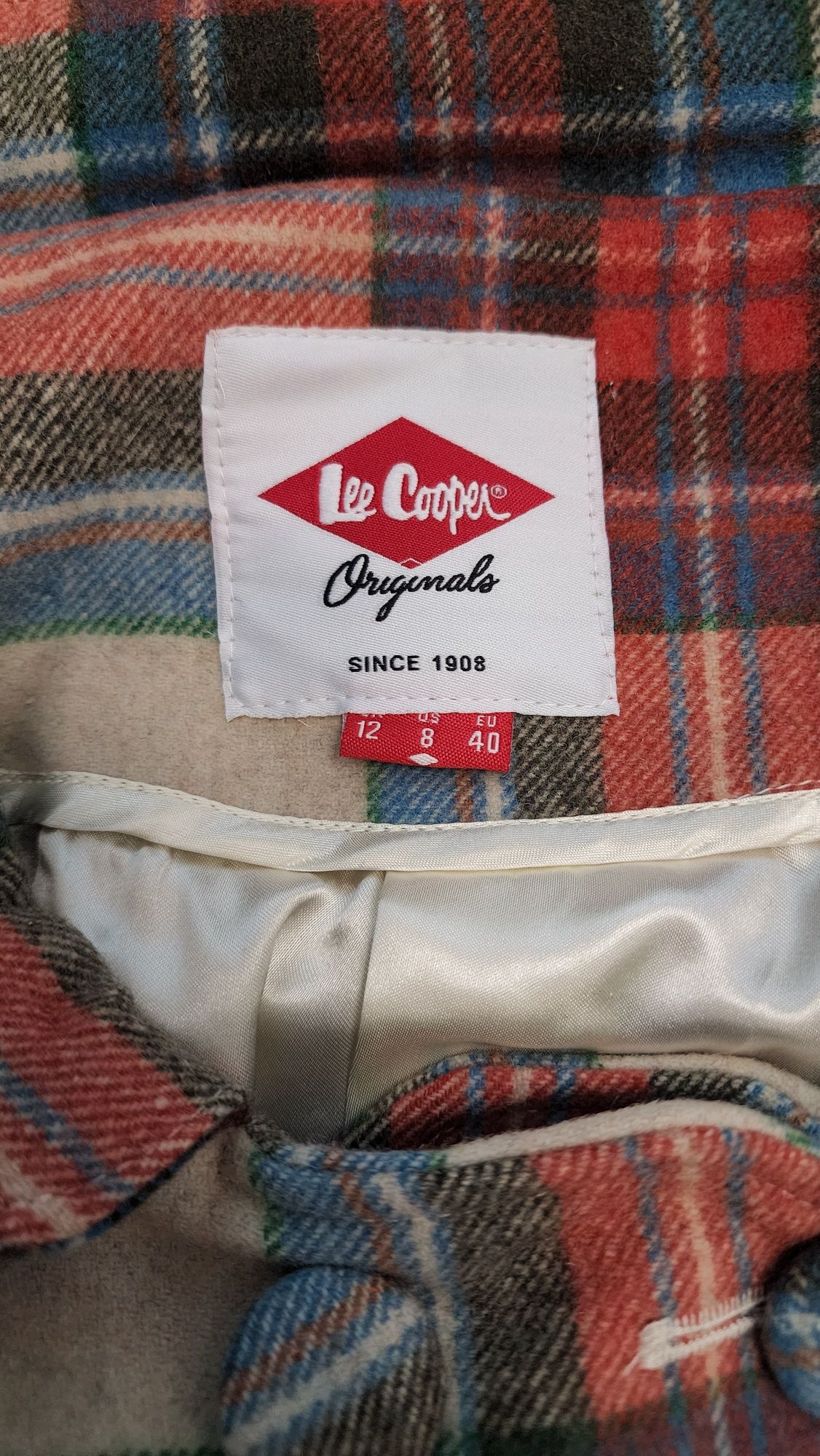 Два различни цвята палта от Lee Cooper