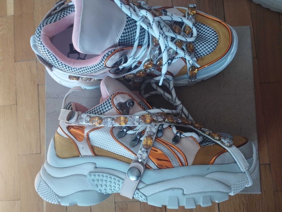 Маратонки с камъни по модел на Gucci