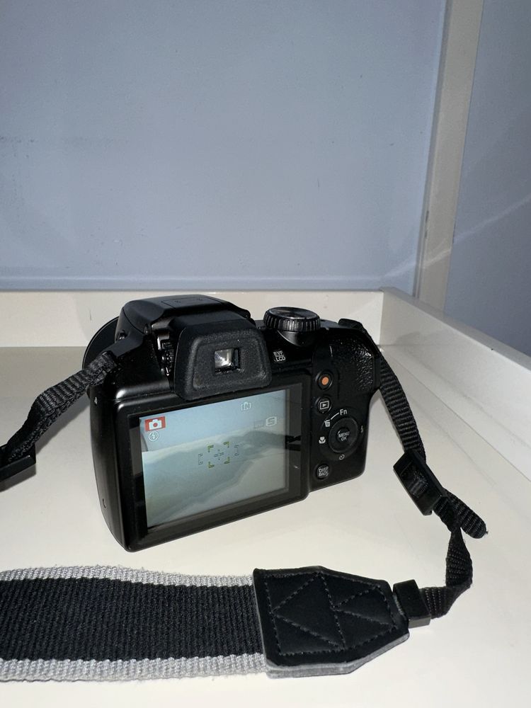 Aparat foto FujiFilm FinePix S9200