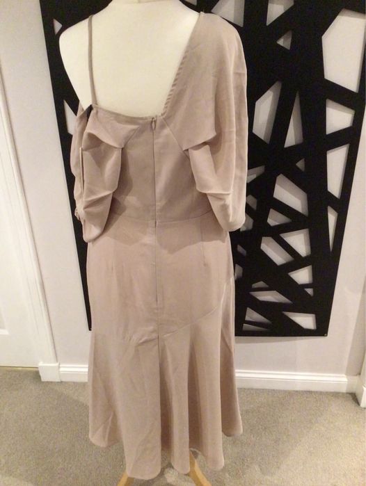 Lavish Alice рокля с голо рамо