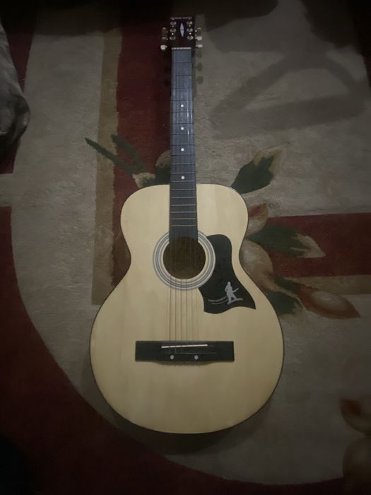 Продам гитару новую