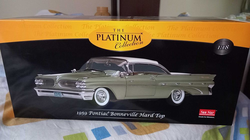 Vand macheta auto Pontiac Bonneville Hard Top 1959 scara 1/18