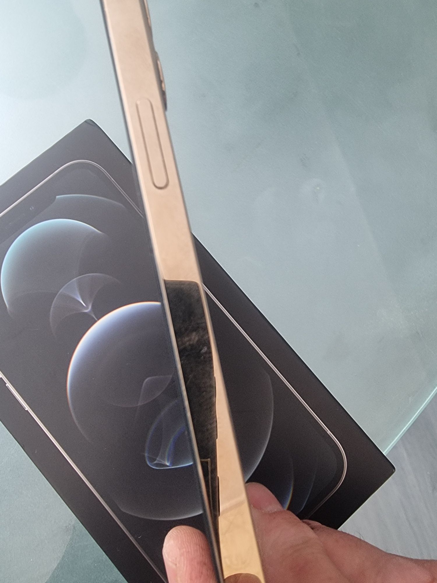 Продавам  iphone 12 pro 256GB