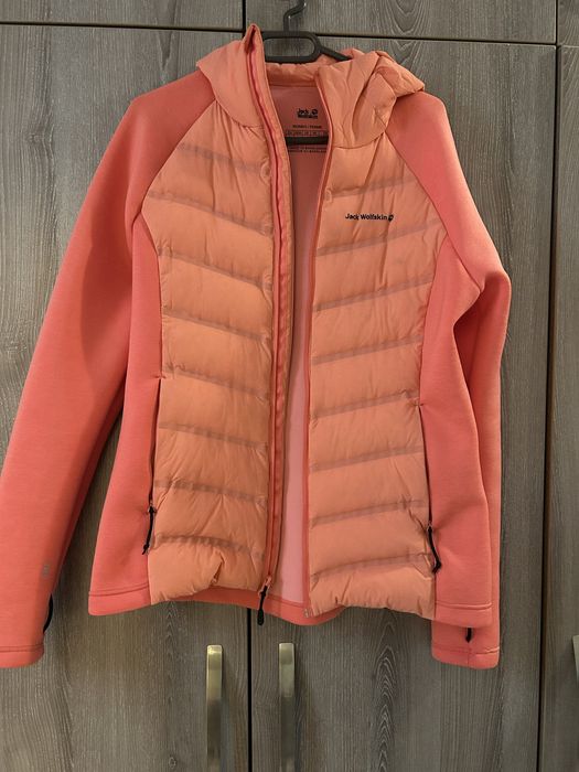 Дамско яке Jack Wolfskin – перфектно за преходи и ежедневно носене