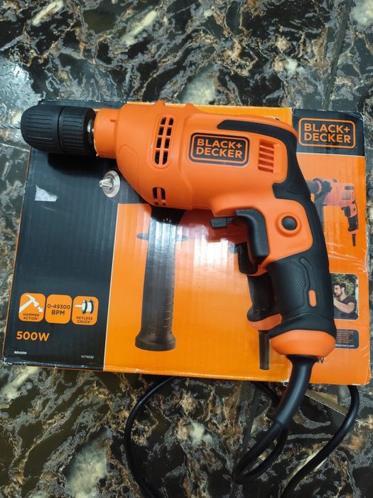 Bormașină cu percuție Black+Decker 500w