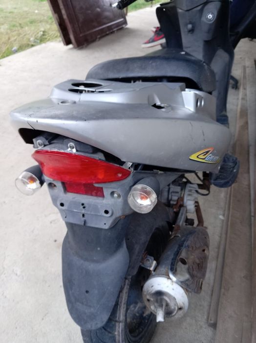 Vând douo scutere, și o trotinetă