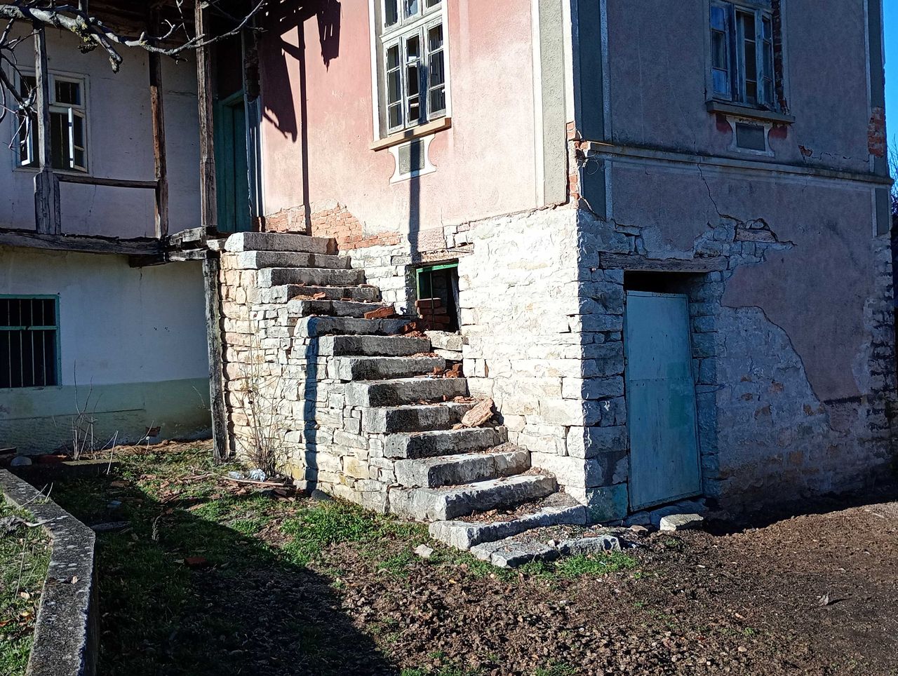 Продава се Къща в Враца, Център - 1 кв.м за 1275 €/кв.м - Снимка #10