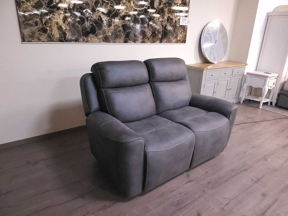 Тъмно сив диван от плат двойка с електрически релаксиращ механизъм