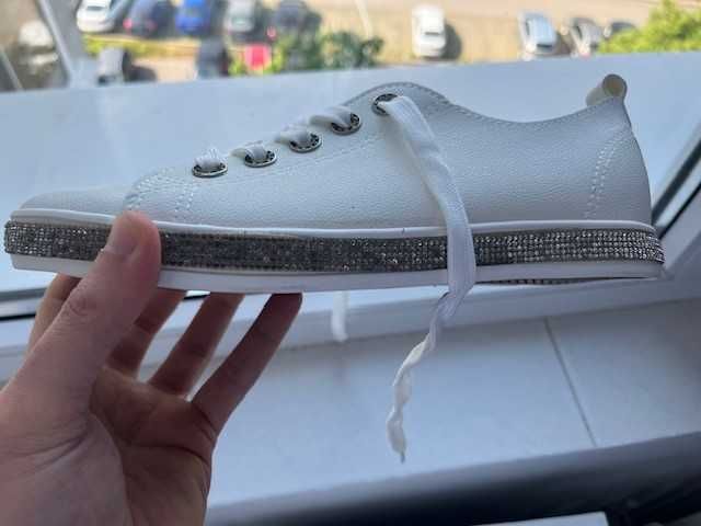 Pantofi sport albi, marimea 39