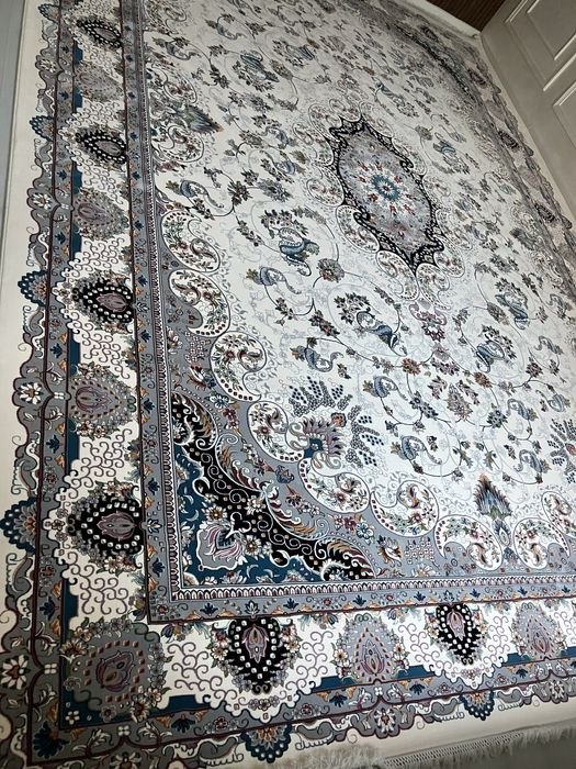 Verona - абсолютно новый,толстый,фирменный ковер.Размер:4х5,5метр.