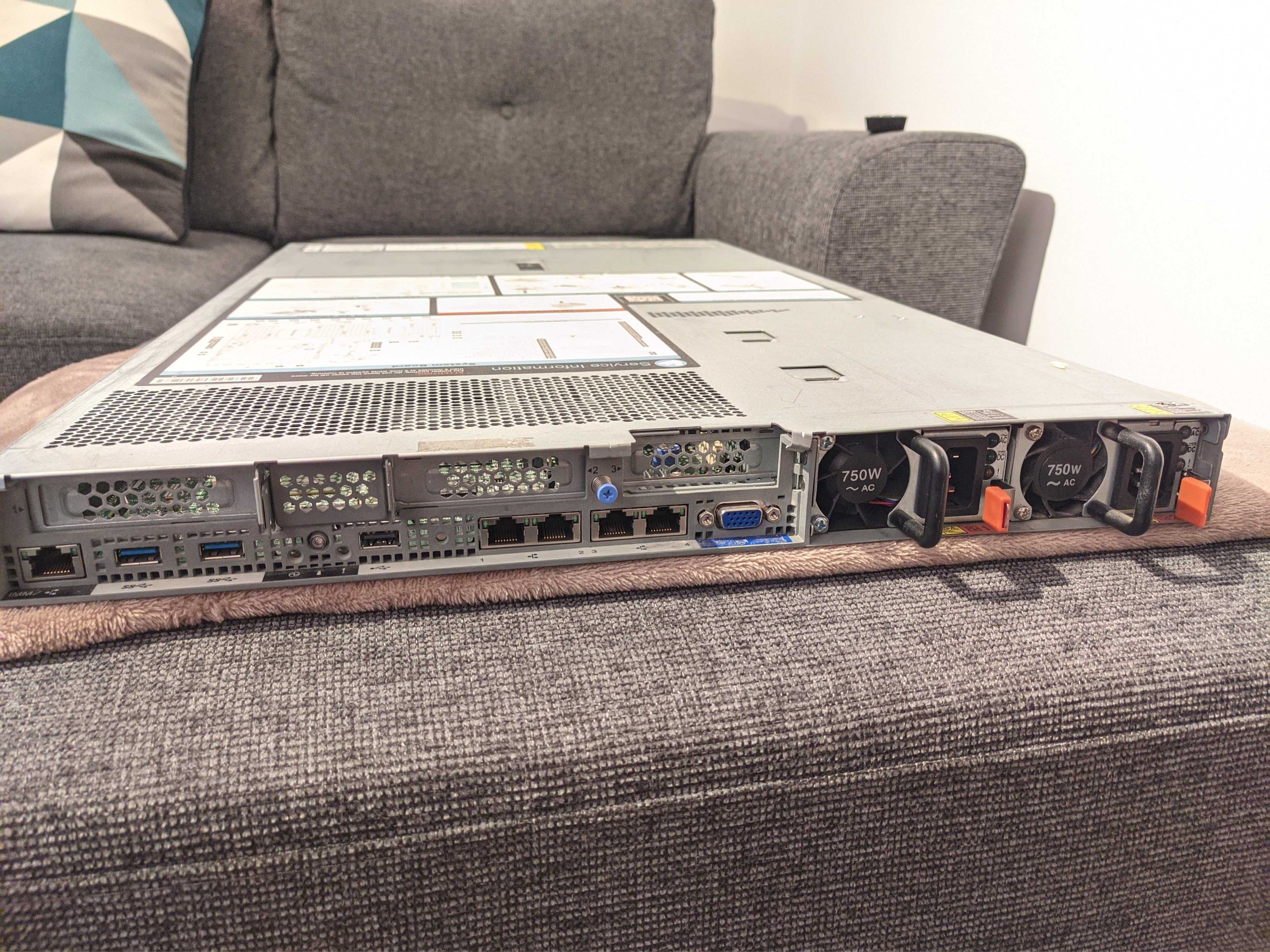 Server Lenovo/IBM x3550 M5