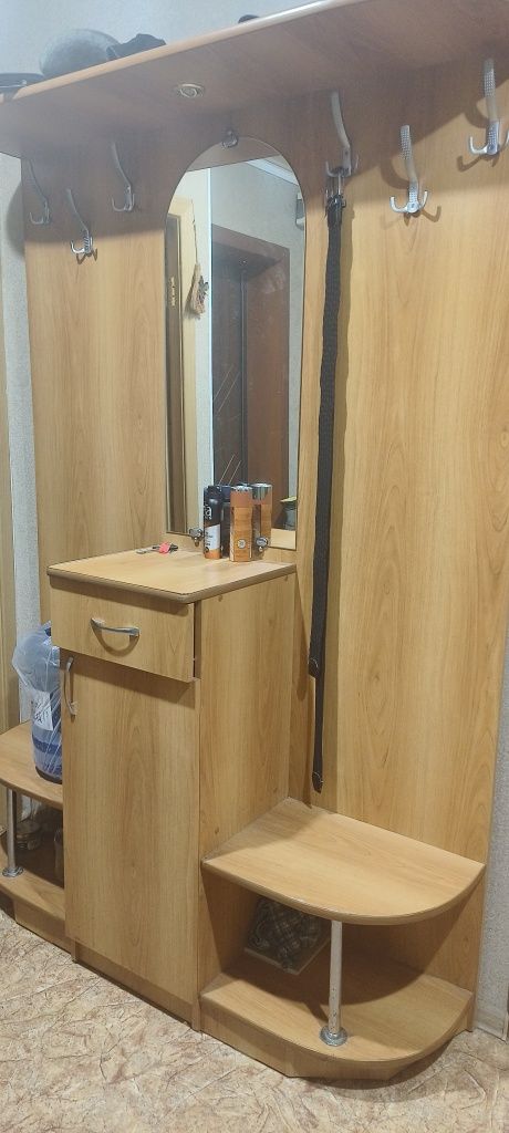 Продам прихожую б/у
