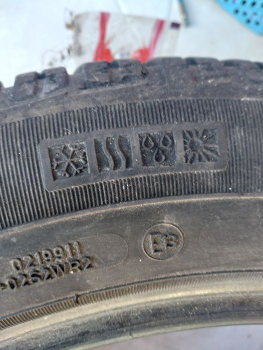 Vând 2 amvelope 205/55/R16