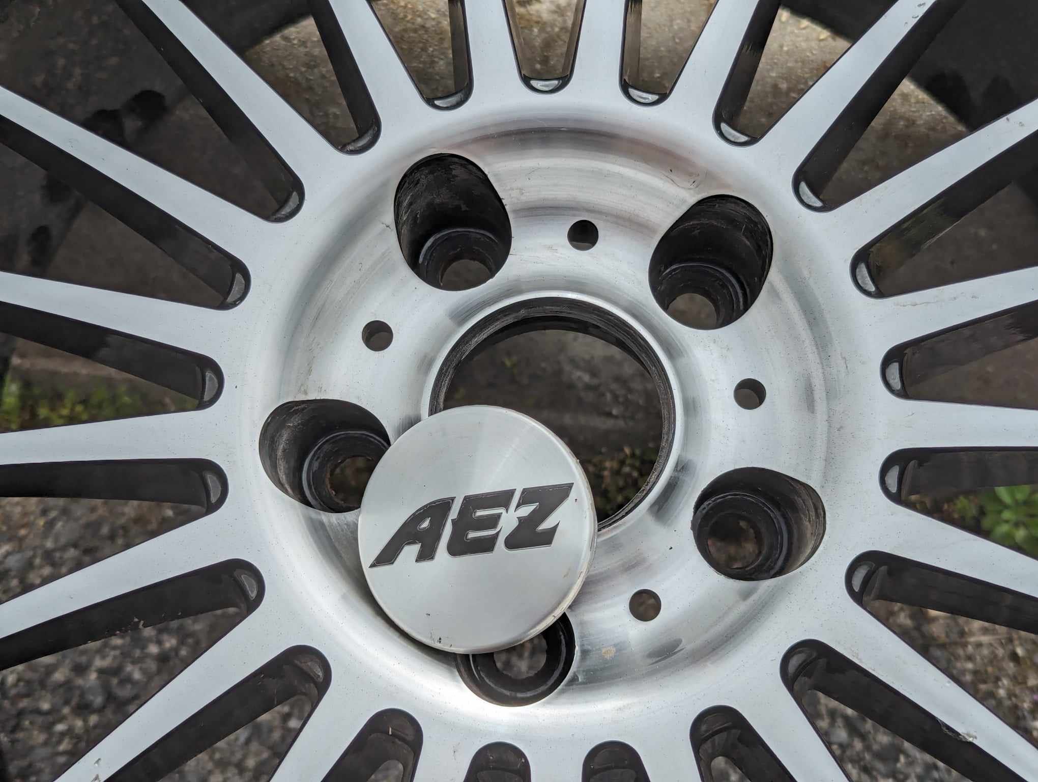 Спортни джанти AEZ с podaryk гуми Nokian R18