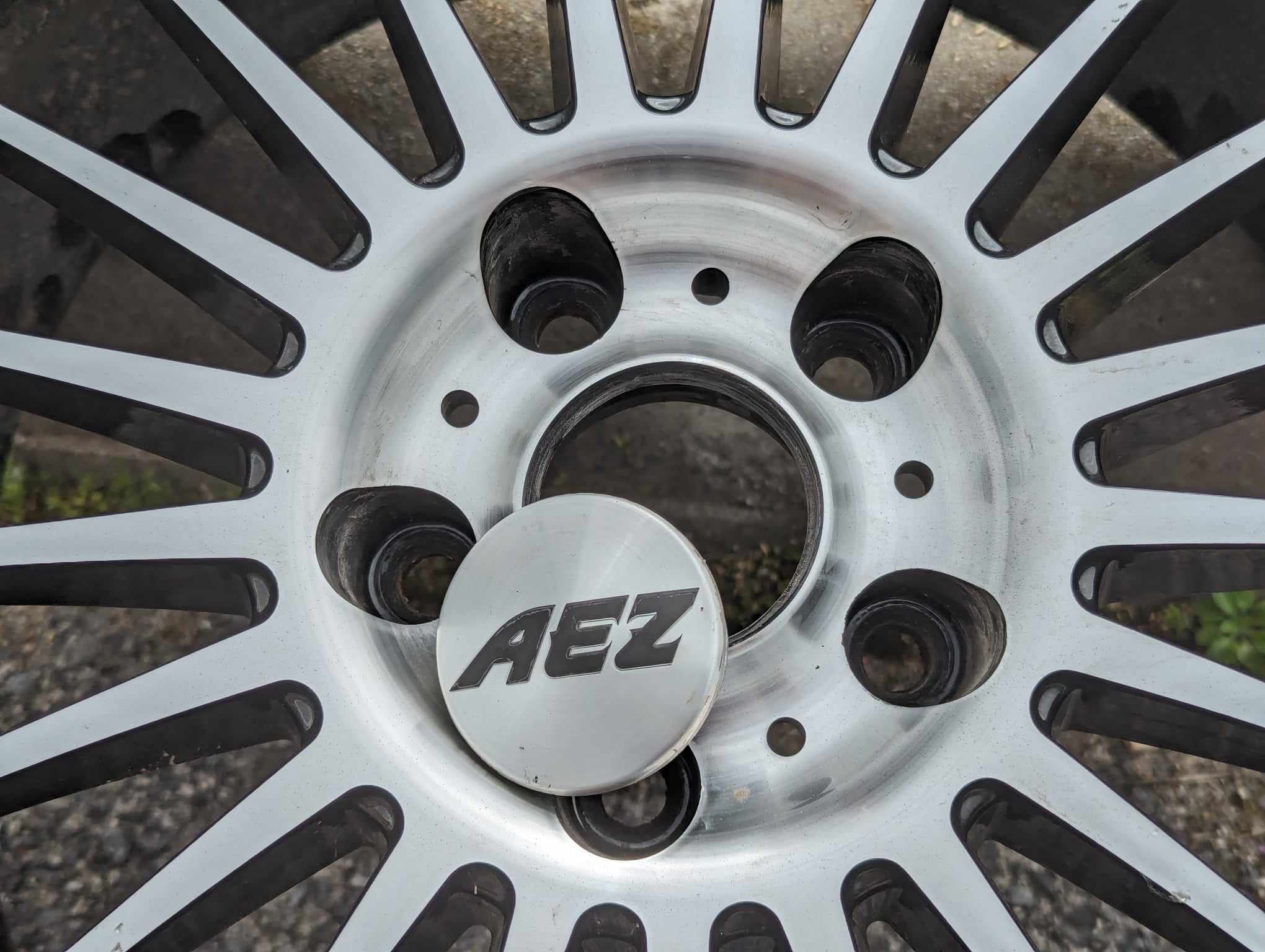 Спортни джанти AEZ с гуми Nokian R18