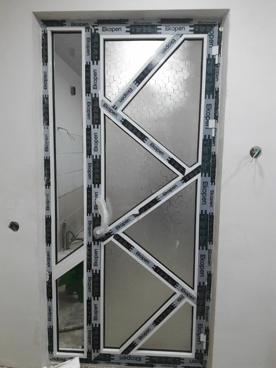 Окна, двери,Раздвижной двери из пластикового и алюминиевого профиля