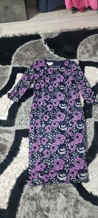 Rochie eleganta cu dantela pe mâneci