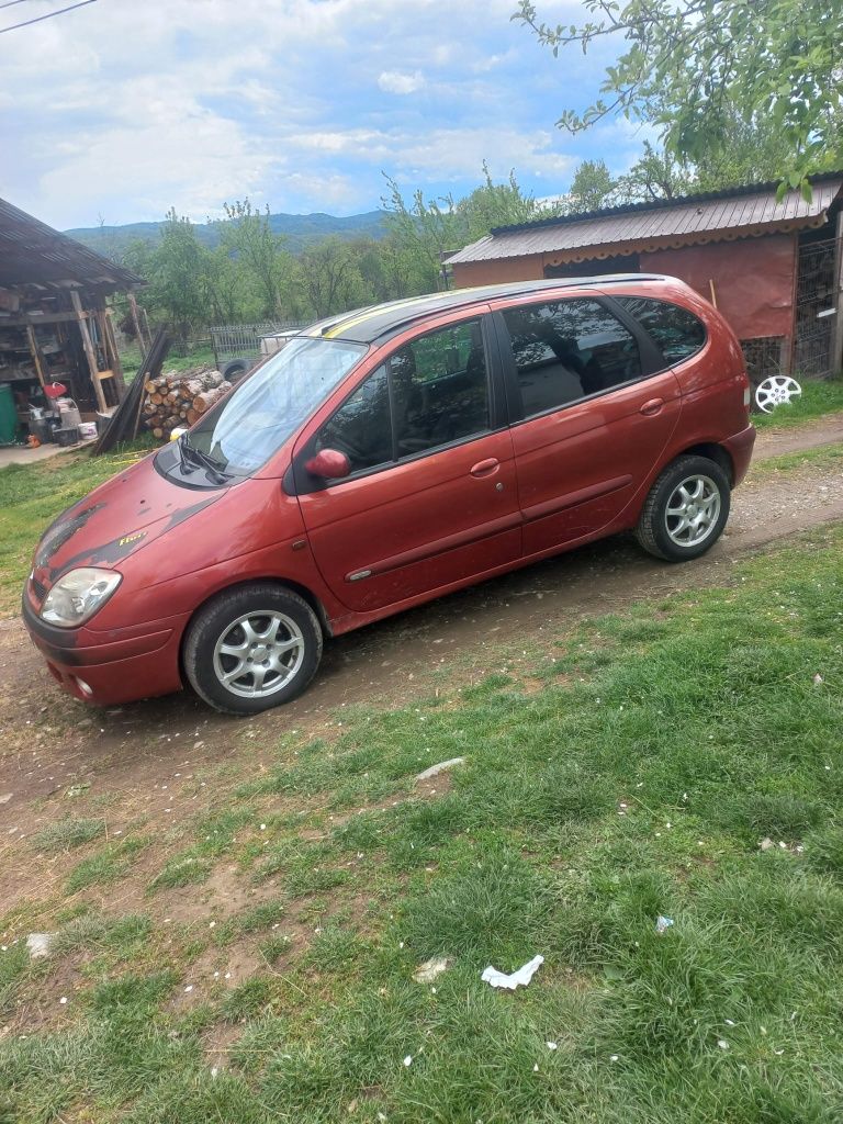 Vând renault scenic