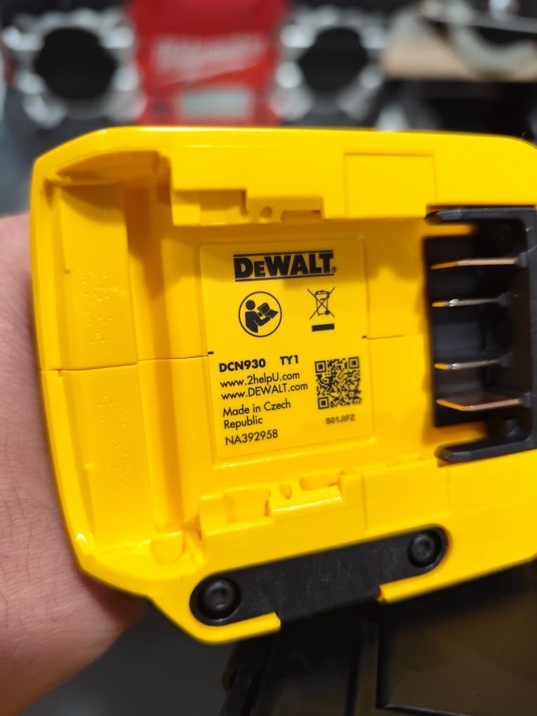 Топ цена пистолет такер за пирони гвоздеи Девалт DeWALT DCN930P2  18V