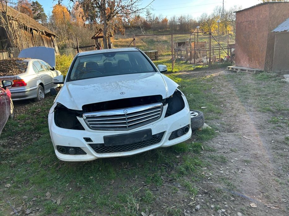 Dezmembrez Mercedes Clasa C W204 Facelift