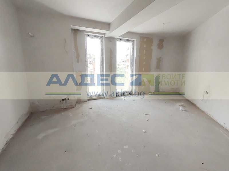 Продава се Тристаен апартамент в София, Хладилника - 158 кв.м за 2000 €/кв.м - Снимка #4