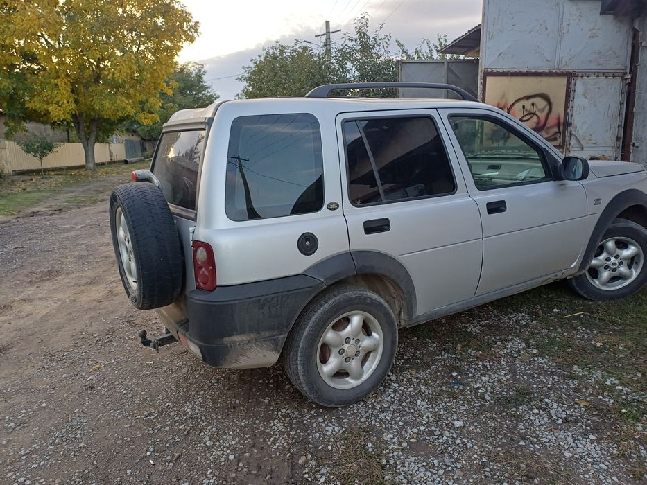 Vând Land Rover.