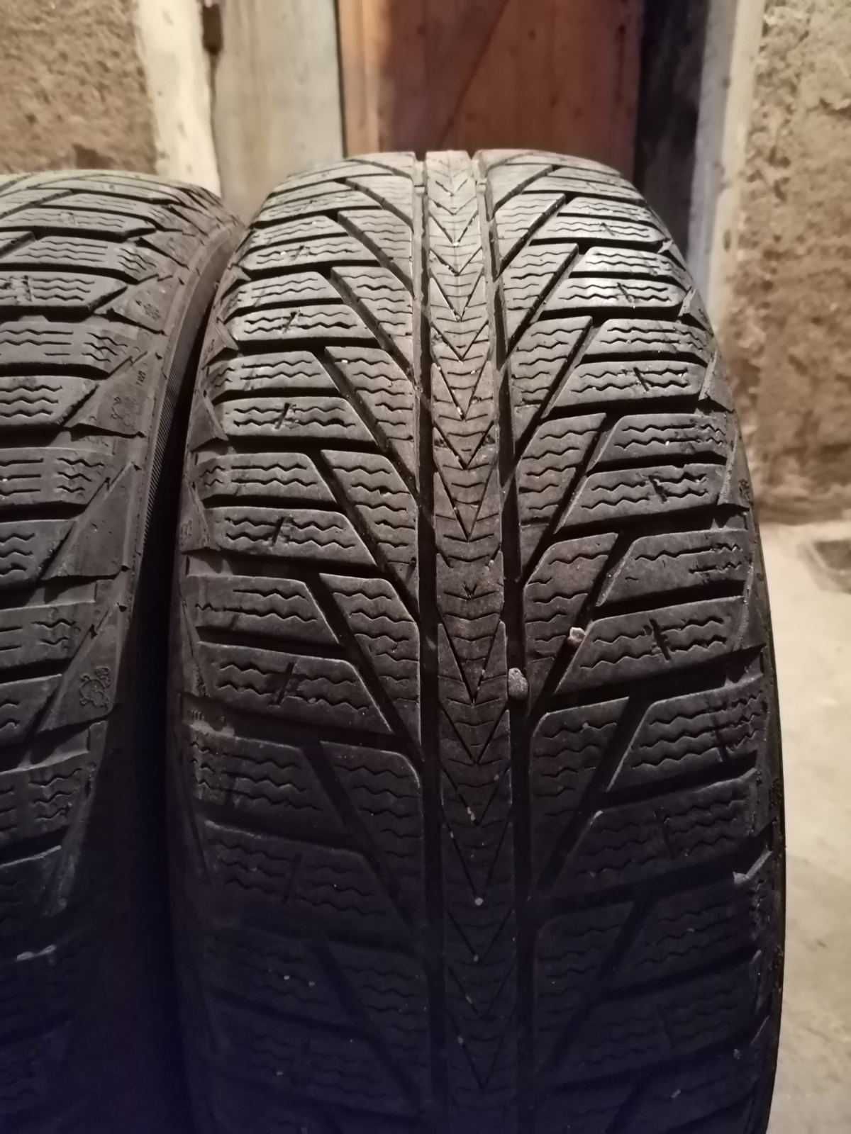 Продавам 2 броя зимни гуми 195.65.15 дот 2019 viking