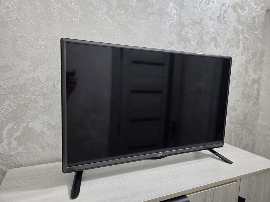 Телевизор Lg 32 и подставка для тюнера. Кранштейн.