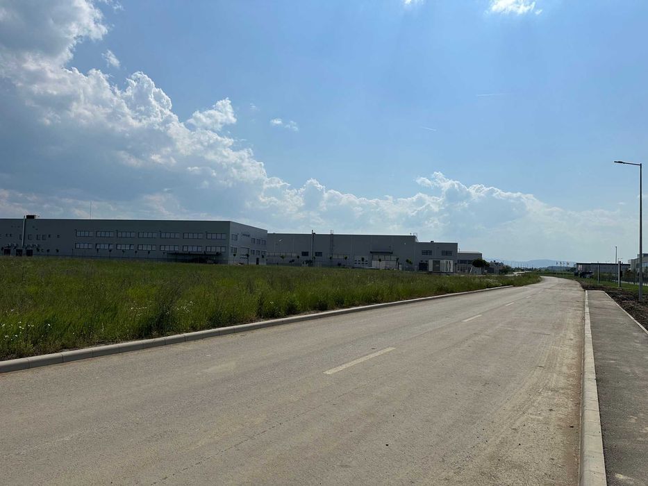 Vand teren intravilan 9.600 mp cu PUZ * Zona Industriala Vest Sibiu